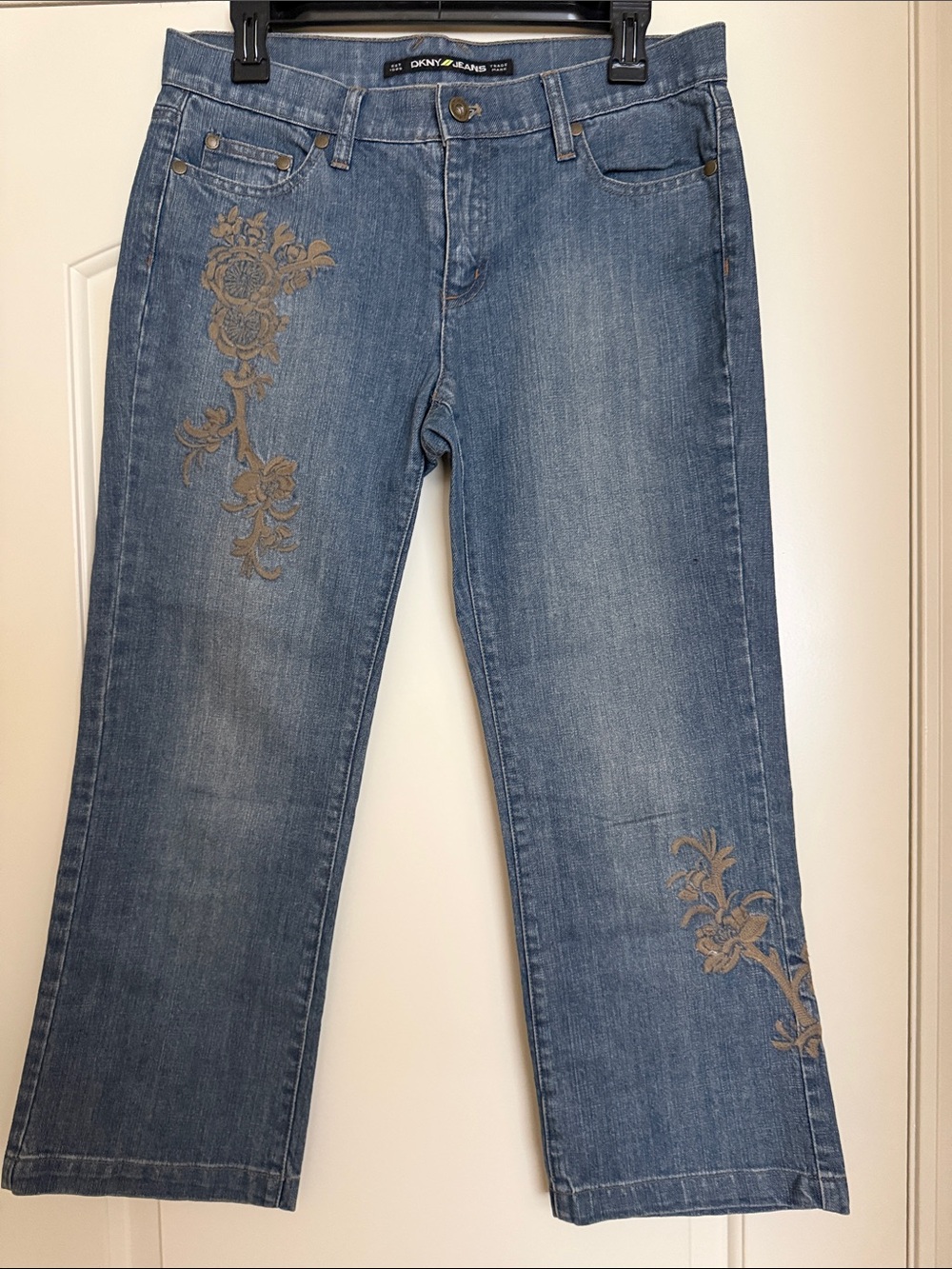 Dkny Blue Boot Cut Jeans with Tan Floral Embroidery Size 6
